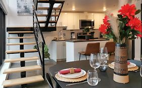 Cameo Hotel And Suites